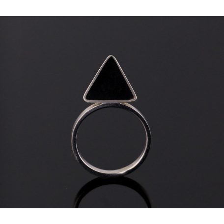 Háromszög gyűrű - fekete